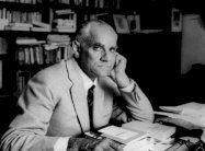 البرتو مورافيا :أنا وجودي قبل سارتر وكامو!