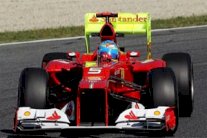 ألونسو ينهي دوامة التناوب على السباقات ويستعيد الصدارة 