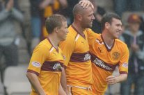 مذرويل إلى المركز الثالث في الدوري الأسكتلندي