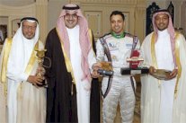 الأمير نواف بن فيصل يكرم بطل الراليات ياسر بن سعيدان