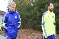 مورينيو يشيد بفابريغاس قبل ديربي لندن بين تشلسي وأرسنال