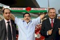 الاتحاد الفلسطيني ينفي نيته استقدام مارادونا لقيادة