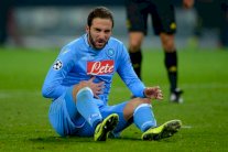 ليفربول يُطارد هيغواين لتعويض رحيل سواريز عن أنفيلد رود