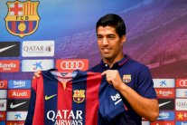 جهود حثيثة لتخفيض عقوبة سواريز مع برشلونة والأوروغواي