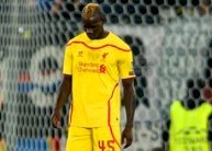 بالوتيلي يتمرد على مدربه و يرفض تحية جمهور ليفربول في سويسرا