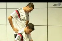 رونالدو يتجسس على زميله خاميس رودريغيز 