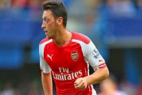 أوزيل يدحض كافة الشائعات ويعلن استمراره مع أرسنال