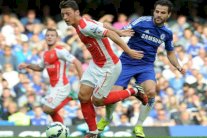 فينغر ليس نادماً على التفريط بفابريغاس بعد إصابة أوزيل