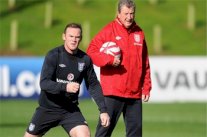 هودجسون يدلل بمسقط رأس زوجته من أجل الاعتذار لروني