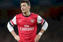 أوزيل يدرس الرحيل عن أرسنال في شهر يناير بسبب فينغر 