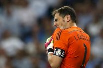 كاسياس يفكر جدياً في اعتزال اللعب مع المنتخب الإسباني