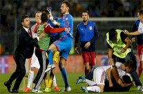 بلاتر وبلاتيني يدينان احداث الشغب التي أوقفت مباراة صربيا وألبانيا