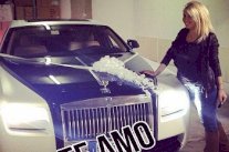 إيكاردي يهدي 