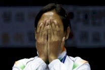 إيقاف الملاكمة الهندية ديفي لرفضها استلام ميداليتها 