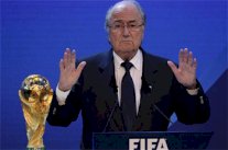 بلاتر : الحل الأمثل لإقامة مونديال قطر في شهري نوفمبر - ديسمبر