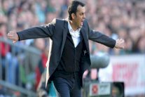 فيردر بريمن يقيل مدربه روبن دوت