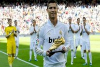 كريستيانو رونالدو يتسلم