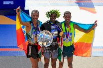 كيبسانغ وكيتاني يحرزان المركز الأول في ماراتون نيويورك