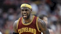 جيمس يقود كليفلاند إلى فوزه الأول بـ36 نقطة في سلة شيكاغو