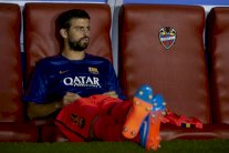 بيكيه يصدم البلوز والشياطين الحُمر ويفضل البقاء في كامب نو