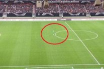 لقطة طريفة.. مانويل نوير ملّ من حراسة مرمى منتخب ألمانيا