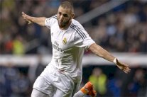 بنزيمة أفضل لاعب في