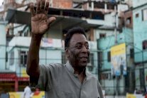 إجراء عملية سحب حصوات من كلى بيليه