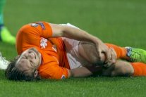 إصابة الهولندي بليند في الركبة