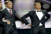 مانويل نوير: أنا رياضي وليس مروجاً للملابس الداخلية