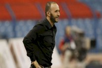 مدرب قطر: نحصل على الفرص لكن مشكلتنا أننا لا نسجل!