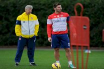 جيرو جاهز للعودة ومواجهة اليونايتد في قمة البريميرليغ