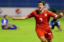 عُمان والإمارات إلى نصف نهائي 