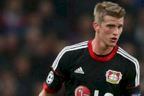 تراجع وسط برشلونة يجبر إنريكي على طلب الألماني بيندر