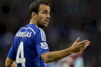 فابريغاس يقترب من تحطيم أسطورة أرسنال في الدوري الإنكليزي