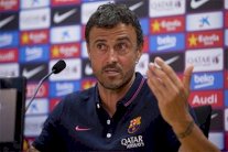 إنريكي يقلل من أهمية تصريحات ميسي ويكشف عن مشكلته مع بيكيه