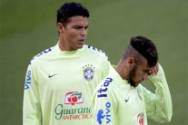 تياغو سيلفا يوضح لنيمار موقفه بشأن شارة قيادة المنتخب البرازيلي