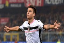 رئيس باليرمو يشبه نجمه الأرجنتيني ديبالا بميسي ومونتيلا