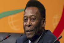 إيقاف عملية غسل الكلى لبيليه لكنه ما زال في العناية المركزة