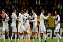 شاختار يتجاوز الأزمة الأوكرانية-الروسية ويحجز مقعده بعيداً عن معقله