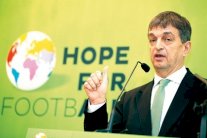 شامبين: يجب أن نعرف حقيقة الاتهامات الموجهة لقطر بشأن المونديال