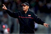 إعفاء مدرب منتخب العراق حكيم شاكر من منصبه
