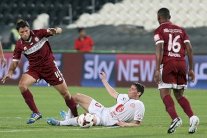 قمة بين الوحدة المتصدر ومطارده الجزيرة في الدوري الإماراتي