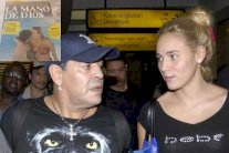 الصحف الأرجنتينية تنعت مارادونا بالقذر بعد صوره الفاضحة في دبي