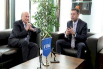 برشلونة ينتظر قرار المحكمة الرياضية بشأن عقوبة الفيفا