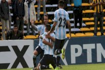 راسينغ كلوب يقترب من لقب الدوري الأرجنتيني