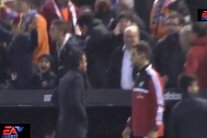 فيديو يُظهر تعرض إنريكي للبصق من جماهير فالنسيا بعد هدف بوسكيتس