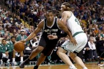 سان أنطونيو يثخن جراح فيلادلفيا في الدوري الأمريكي للمحترفين