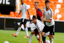 برشلونة يراقب جوهرة فالنسيا لتعويض صفقة أسينسيو