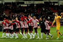 إيندهوفن يبتعد 7 نقاط في صدارة الدوري الهولندي مؤقتاً