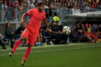 ماركا تثير تساؤلات حول تعاقد البرسا مع المغمور دوغلاس